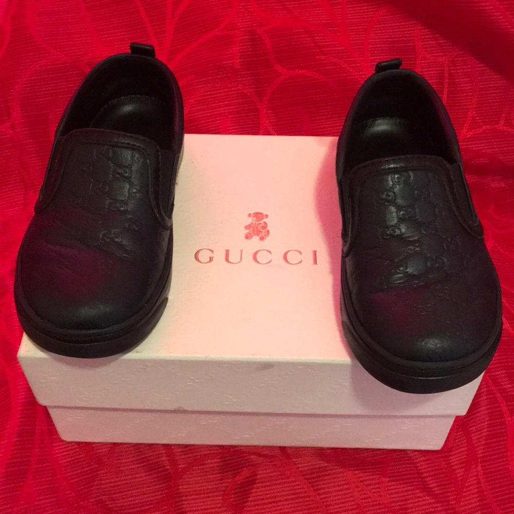 Unisex Deep dark blue Gucci shoes with box